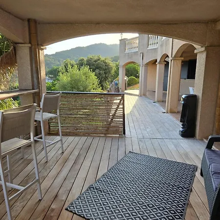 아파트 T2 68 M2, Air-conditioned, Rez De Jardin, Piscine,120 M2 Terrasse, 4 Etoiles, Porticcio