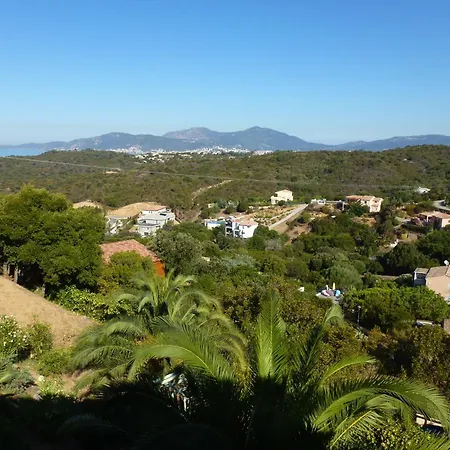 T2 68 M2, Air-conditioned, Rez De Jardin, Piscine,120 M2 Terrasse, 4 Etoiles, Porticcio