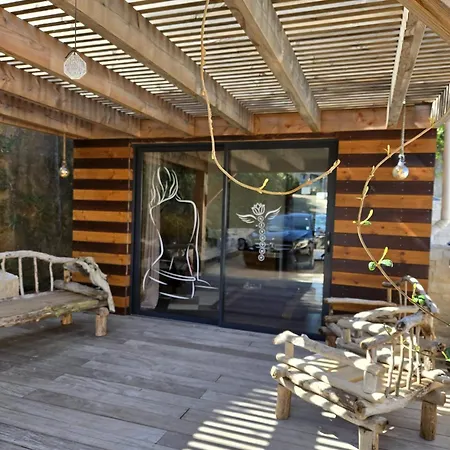T2 68 M2, Air-conditioned, Rez De Jardin, Piscine,120 M2 Terrasse, 4 étoiles, Porticcio Appartamento Albitreccia